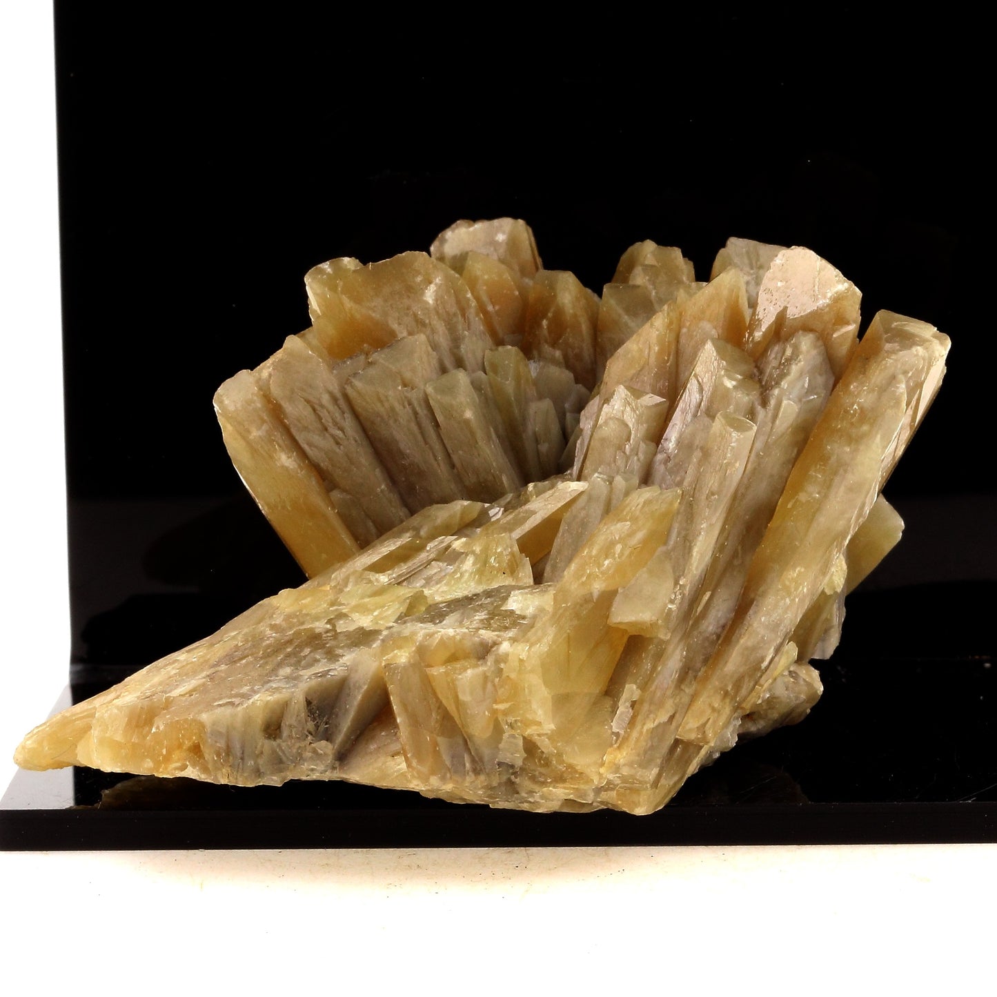 Baryte. 1603.0 carats. Maine Mine, Cordesse, Autun, France