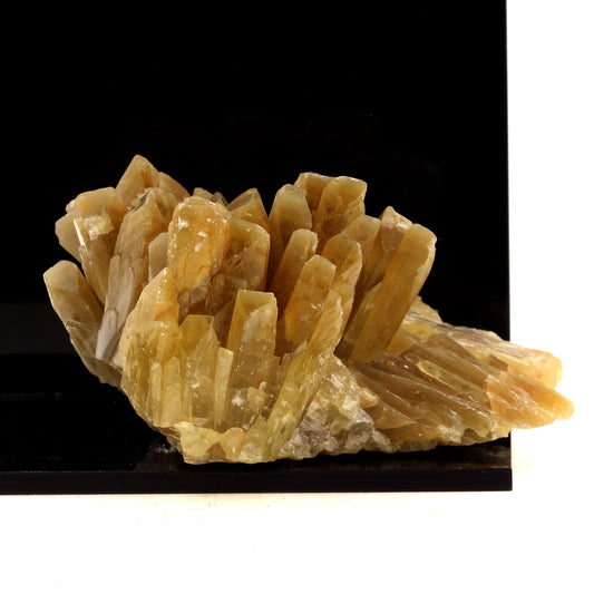 Baryte. 1603.0 carats. Maine Mine, Cordesse, Autun, France