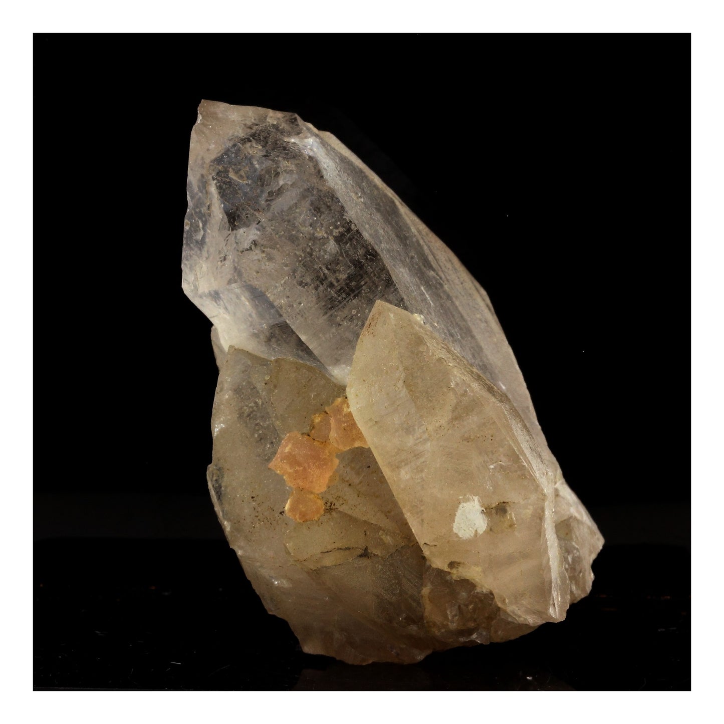 Quartz fumé + Fluorite rose. 729.0 carats. Massif du Mont-Blanc, France