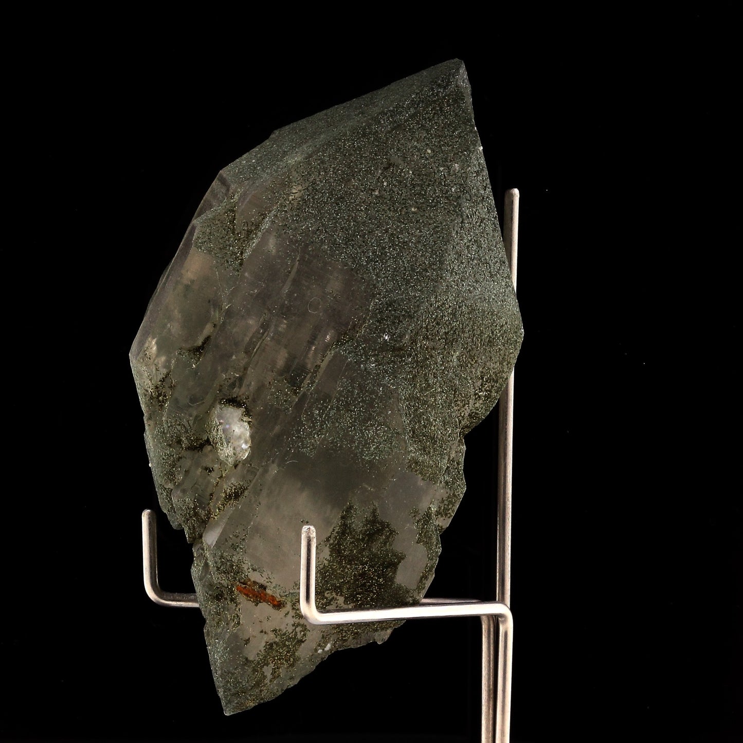 Quartz + Chlorite. 595.0 carats. Les Deux Alpes, Oisans, France
