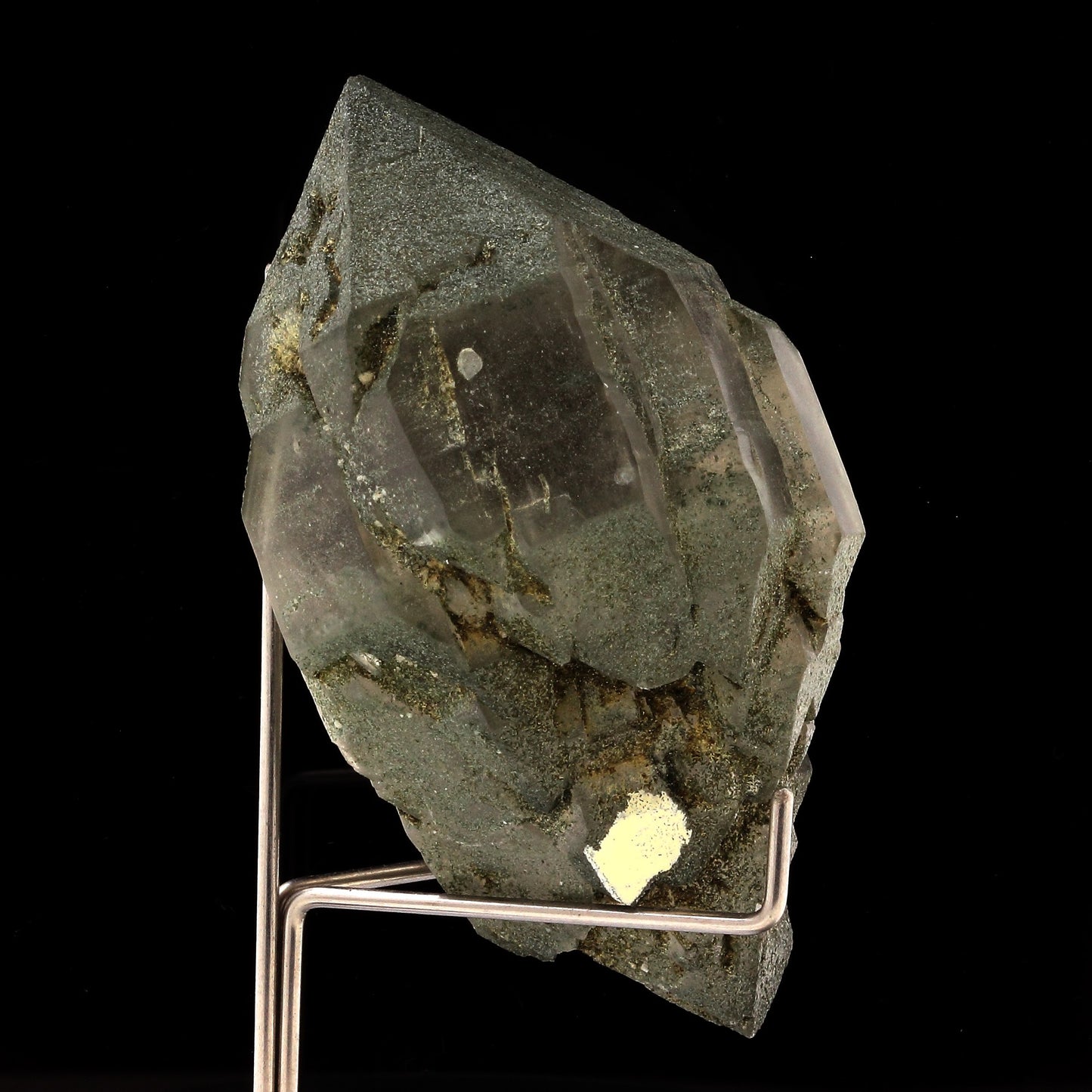 Quartz + Chlorite. 595.0 carats. Les Deux Alpes, Oisans, France