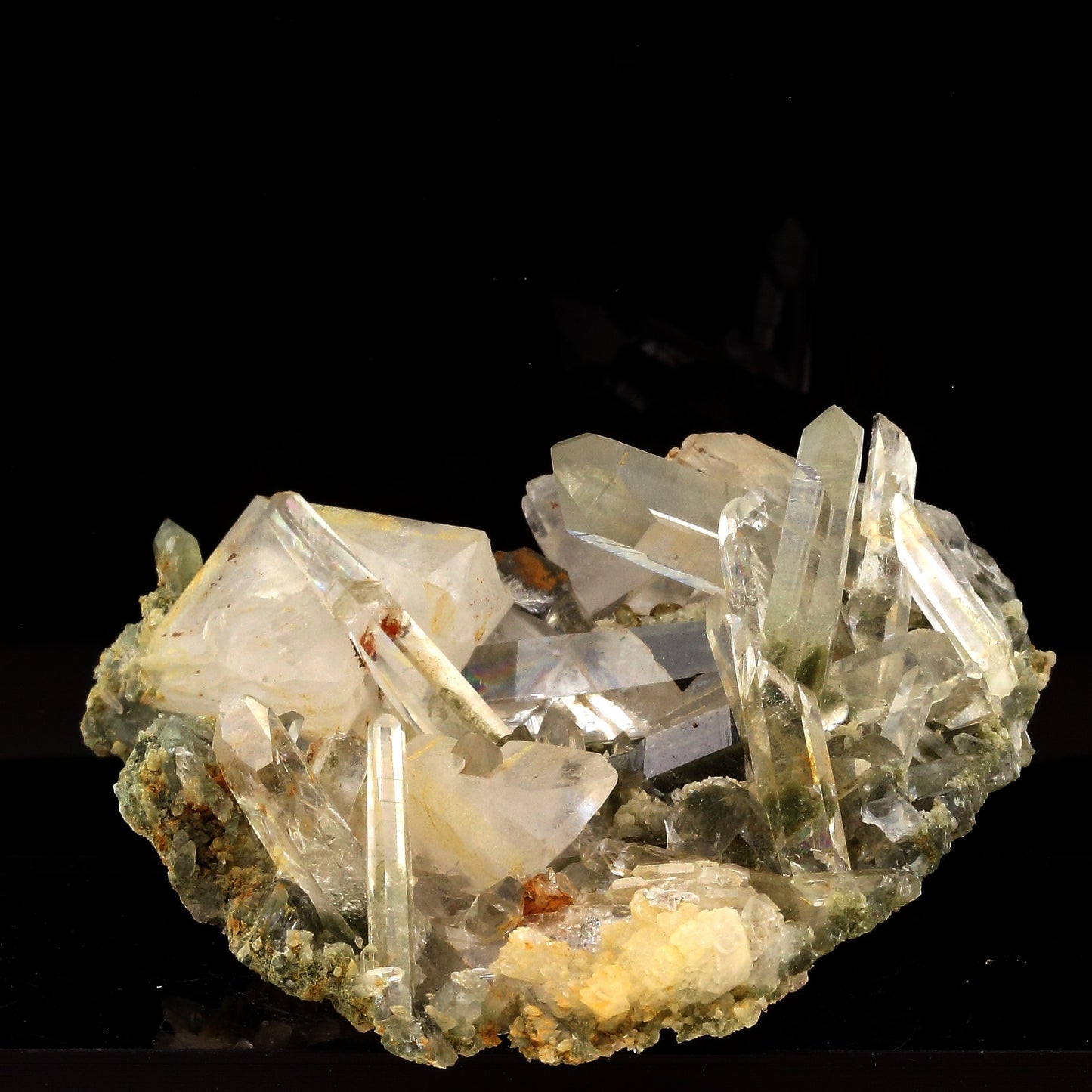 Quartz + Calcite. 335.5 carats. Maronne, Oisans, Isère, France