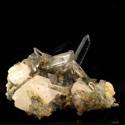 Quartz + Calcite. 335.5 carats. Maronne, Oisans, Isère, France