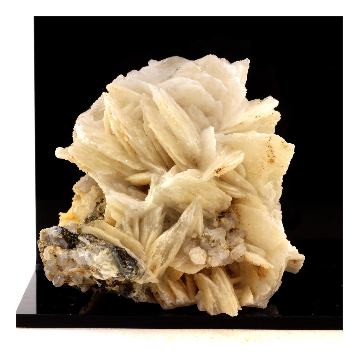 Baryte. 1993.0 carats. Oisans, Isère, France