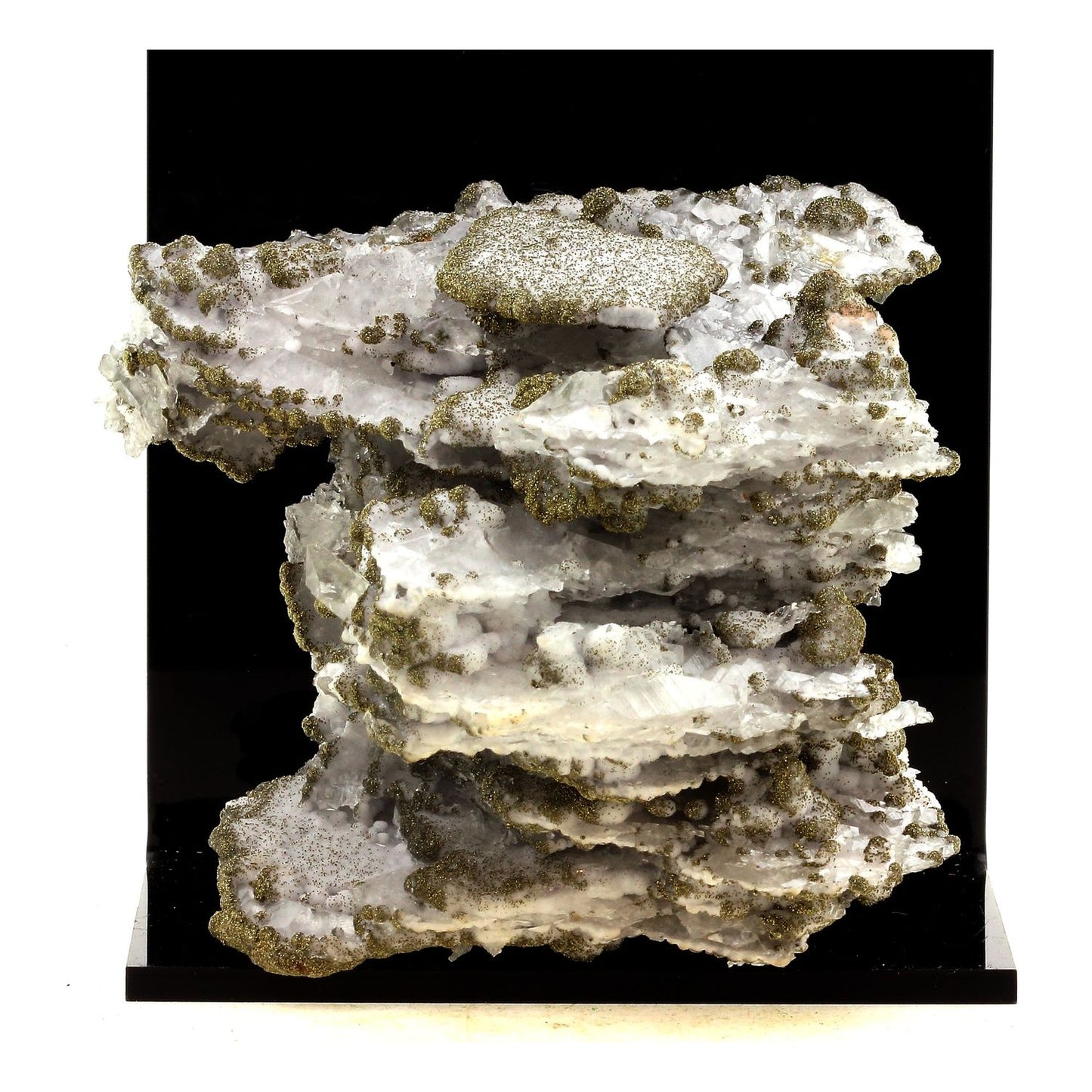 Calcite + Pyrite. 1610.0 carats. Xifan, Jiangxi Sheng, Chine