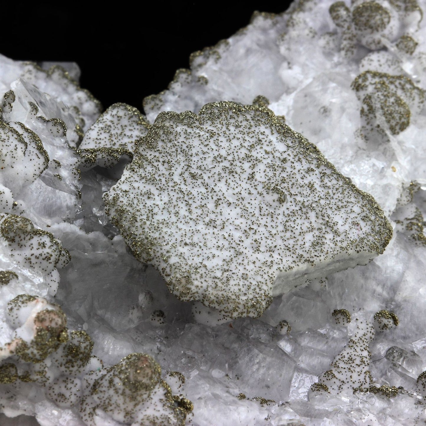 Calcite + Pyrite. 1610.0 carats. Xifan, Jiangxi Sheng, Chine