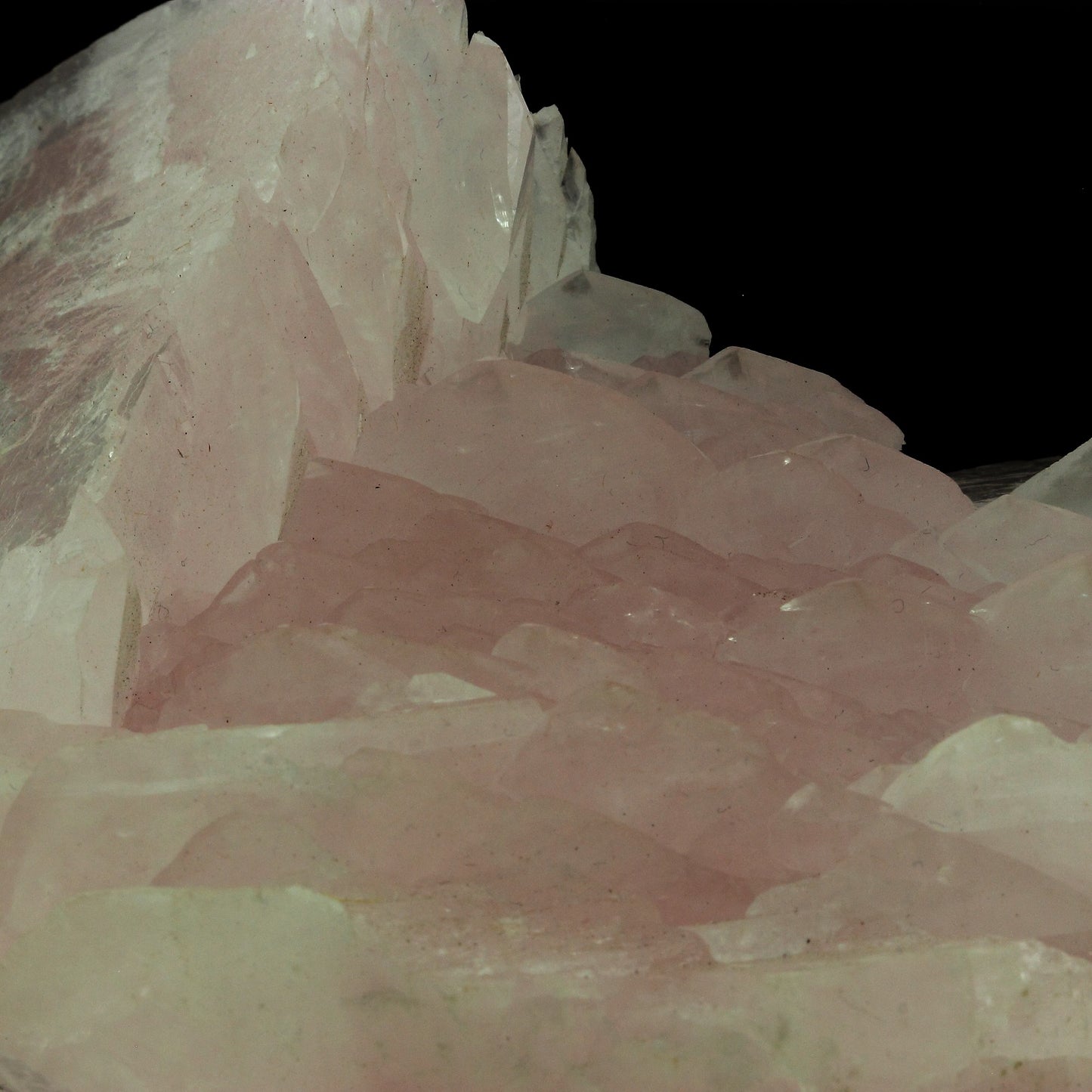 Mangano Calcite. 6355.5 carats. Inner Mongolia, Chine