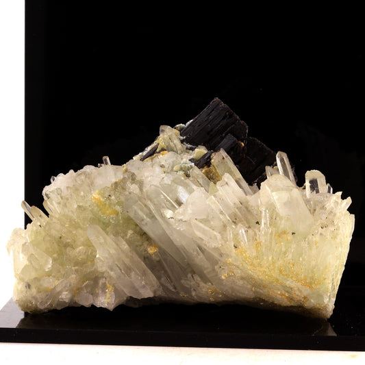 Hübnerite + Quartz. 1035.5 carats. Huayllapon Mine, Áncash, Pérou