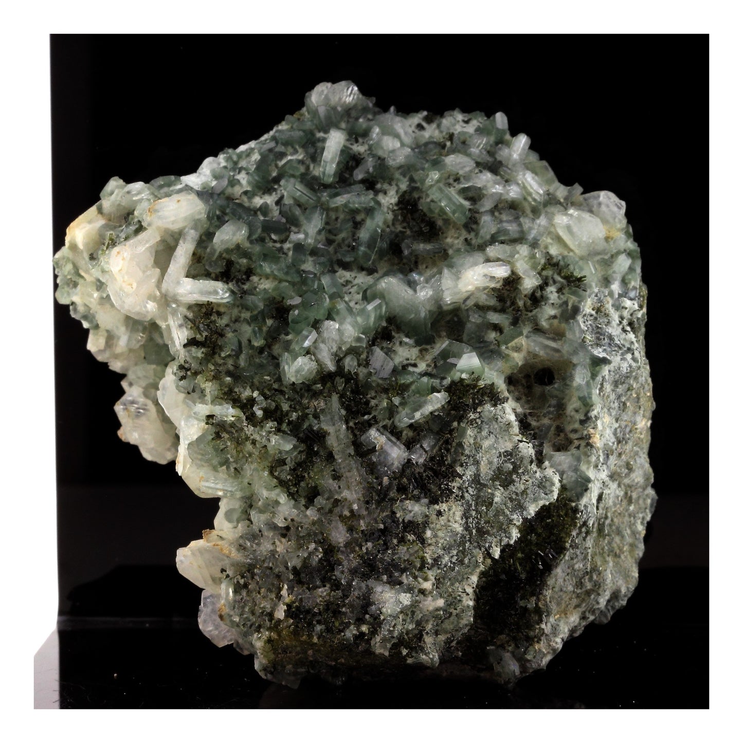 Albite + Epidote, 1480.0 carats, Saint-Véran, Hautes-Alpes, France