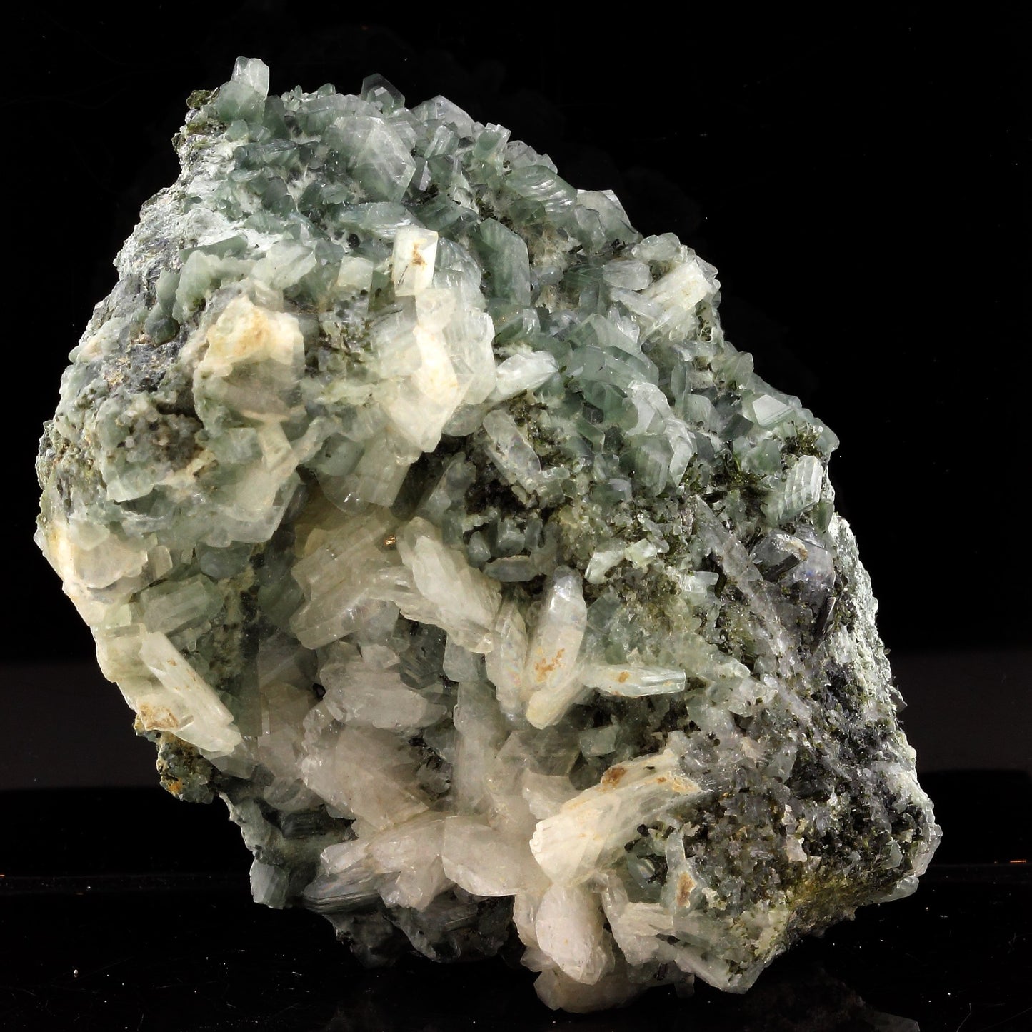 Albite + Epidote, 1480.0 carats, Saint-Véran, Hautes-Alpes, France