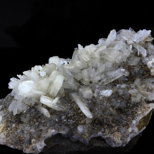 Stilbite, Analcime, Mesolite, 79.0 carats, NinGinish, Skye Island, Ecosse