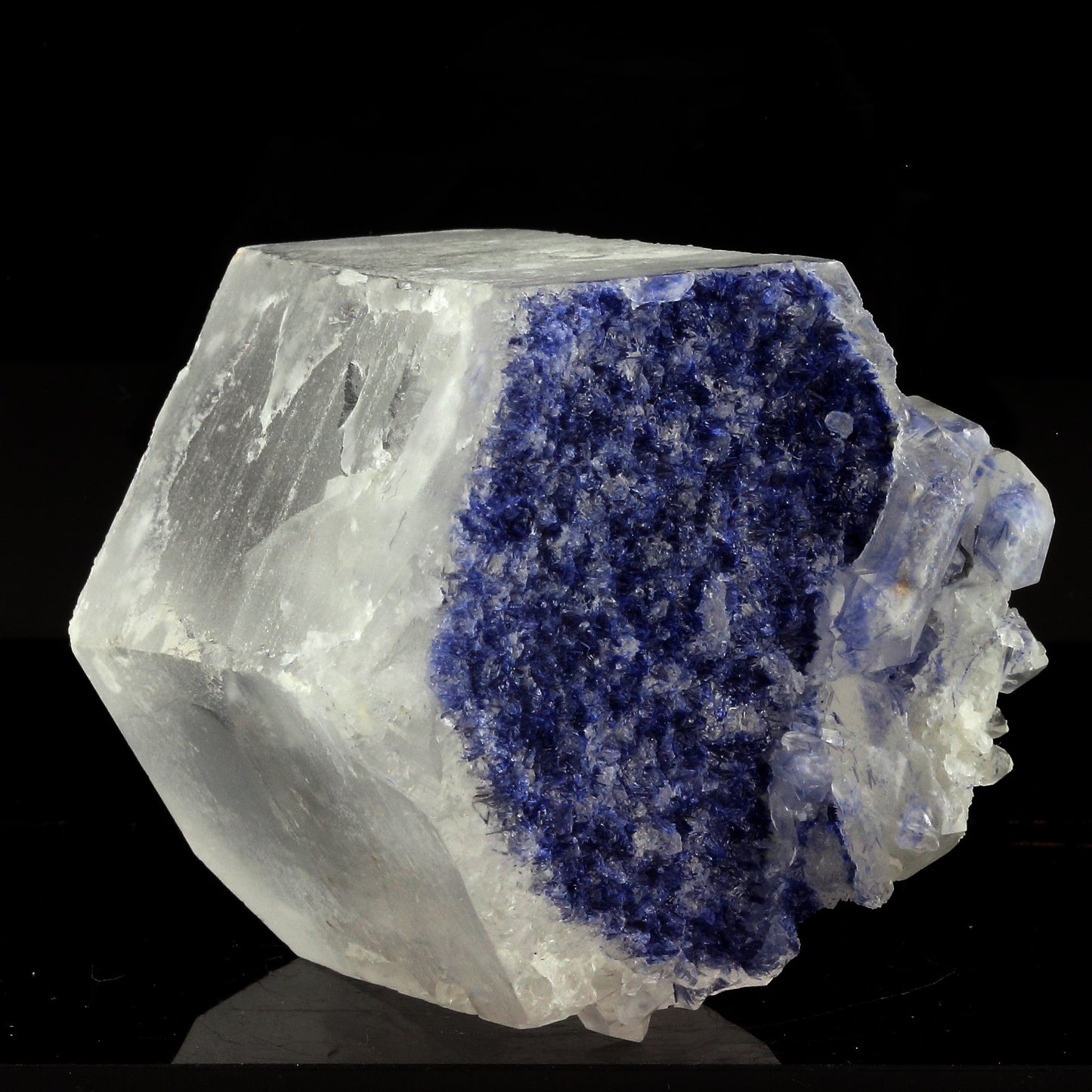 Quartz + Dumortierite, 750.0 carats, Vaca Morta quarry, Bahia, Brésil