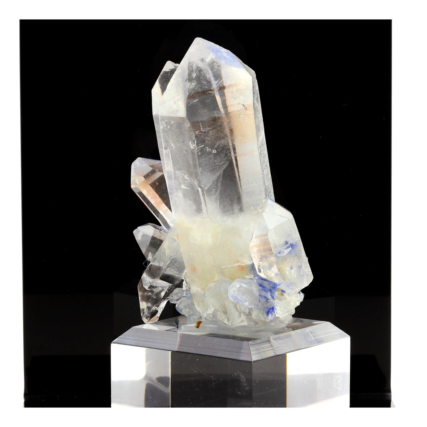 Quartz + Dumortierite, 643.0 carats, Vaca Morta quarry, Bahia, Brésil