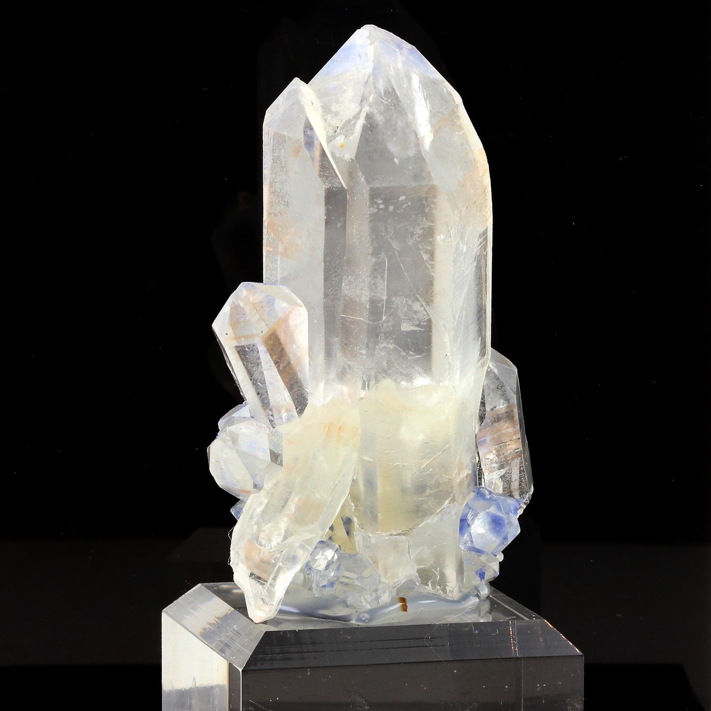 Quartz + Dumortierite, 643.0 carats, Vaca Morta quarry, Bahia, Brésil