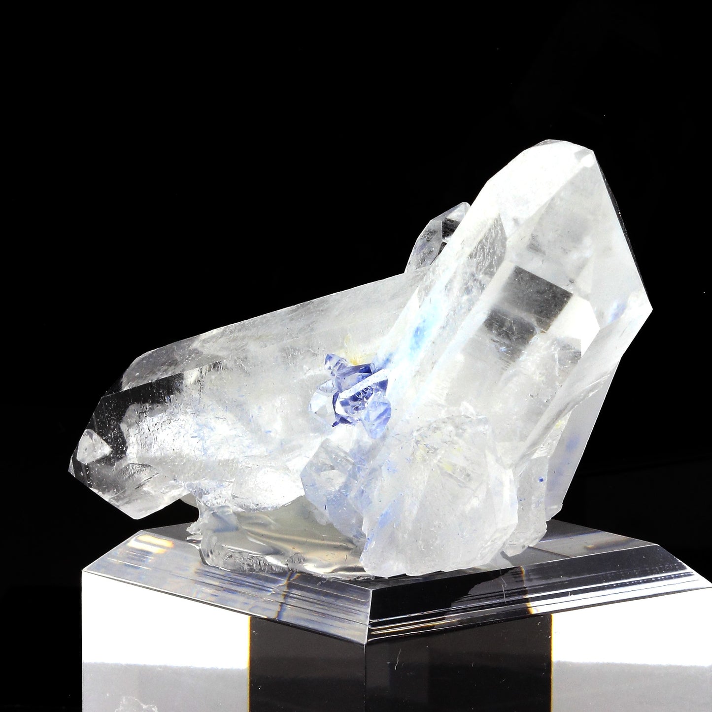 Quartz + Dumortierite, 485.5 carats, Vaca Morta quarry, Bahia, Brésil