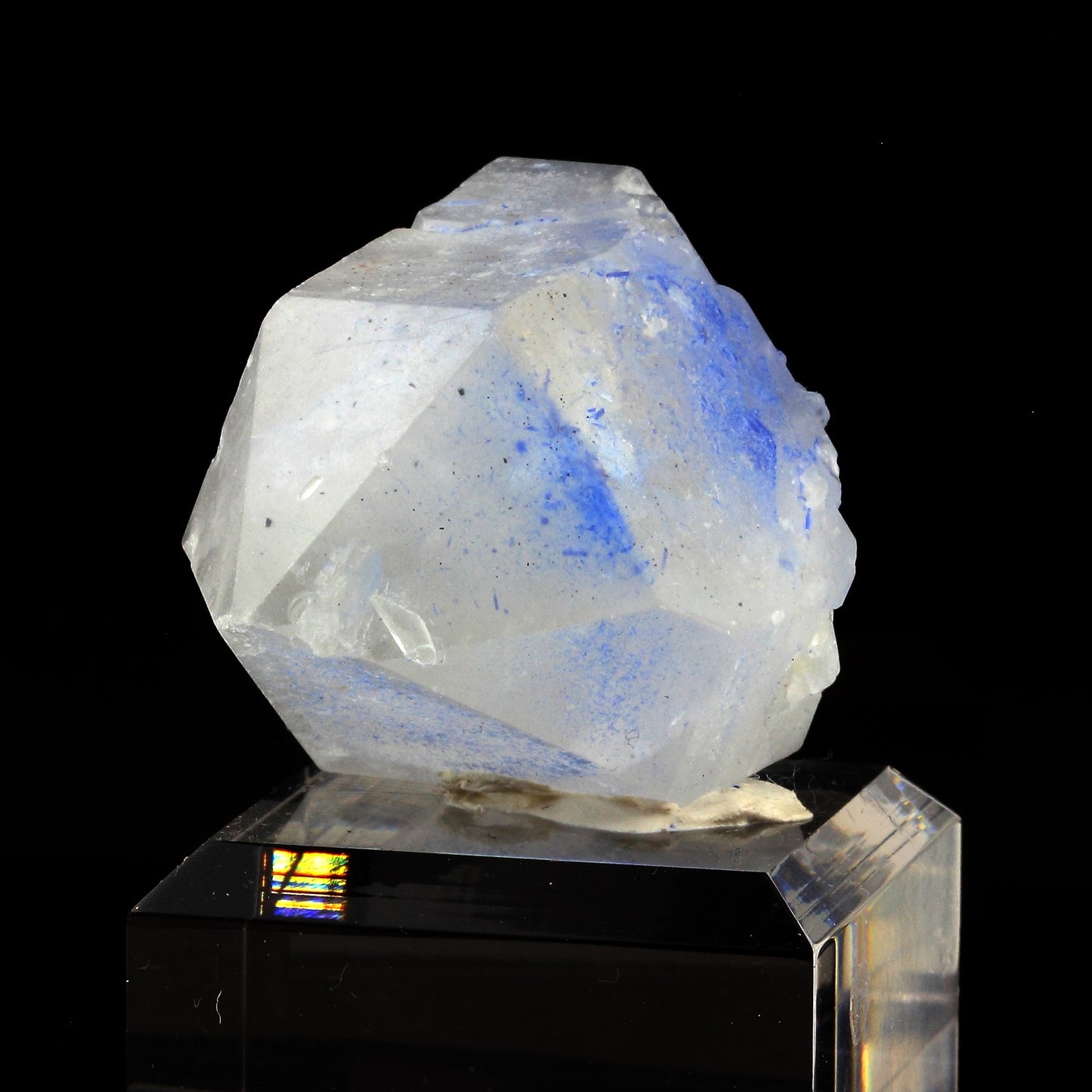 Quartz + Dumortierite, 565.5 carats, Vaca Morta quarry, Bahia, Brésil