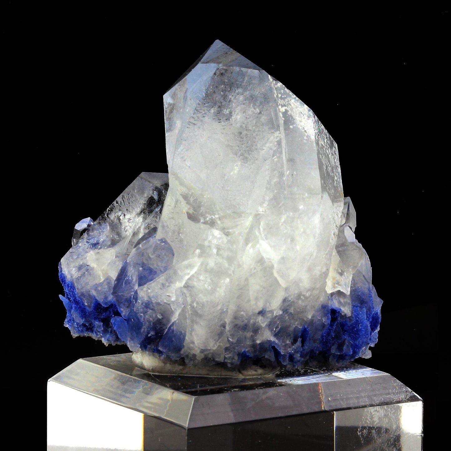 Quartz + Dumortierite, 546.0 carats, Vaca Morta quarry, Bahia, Brésil