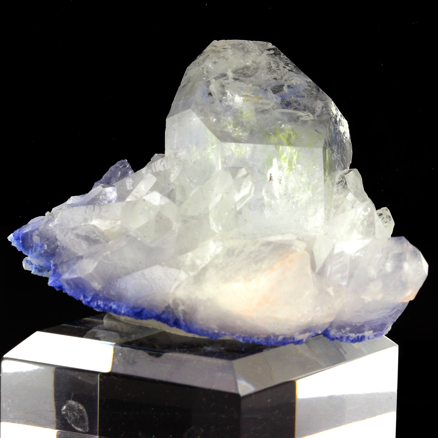 Quartz + Dumortierite, 1097.0 carats, Vaca Morta quarry, Bahia, Brésil