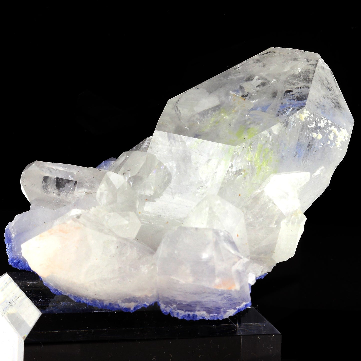 Quartz + Dumortierite, 1097.0 carats, Vaca Morta quarry, Bahia, Brésil