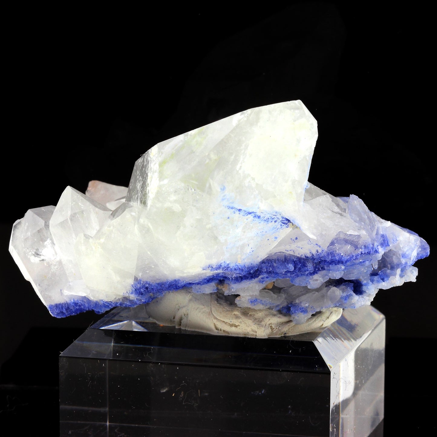 Quartz + Dumortierite, 1097.0 carats, Vaca Morta quarry, Bahia, Brésil