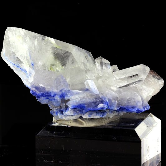 Quartz + Dumortierite, 1097.0 carats, Vaca Morta quarry, Bahia, Brésil