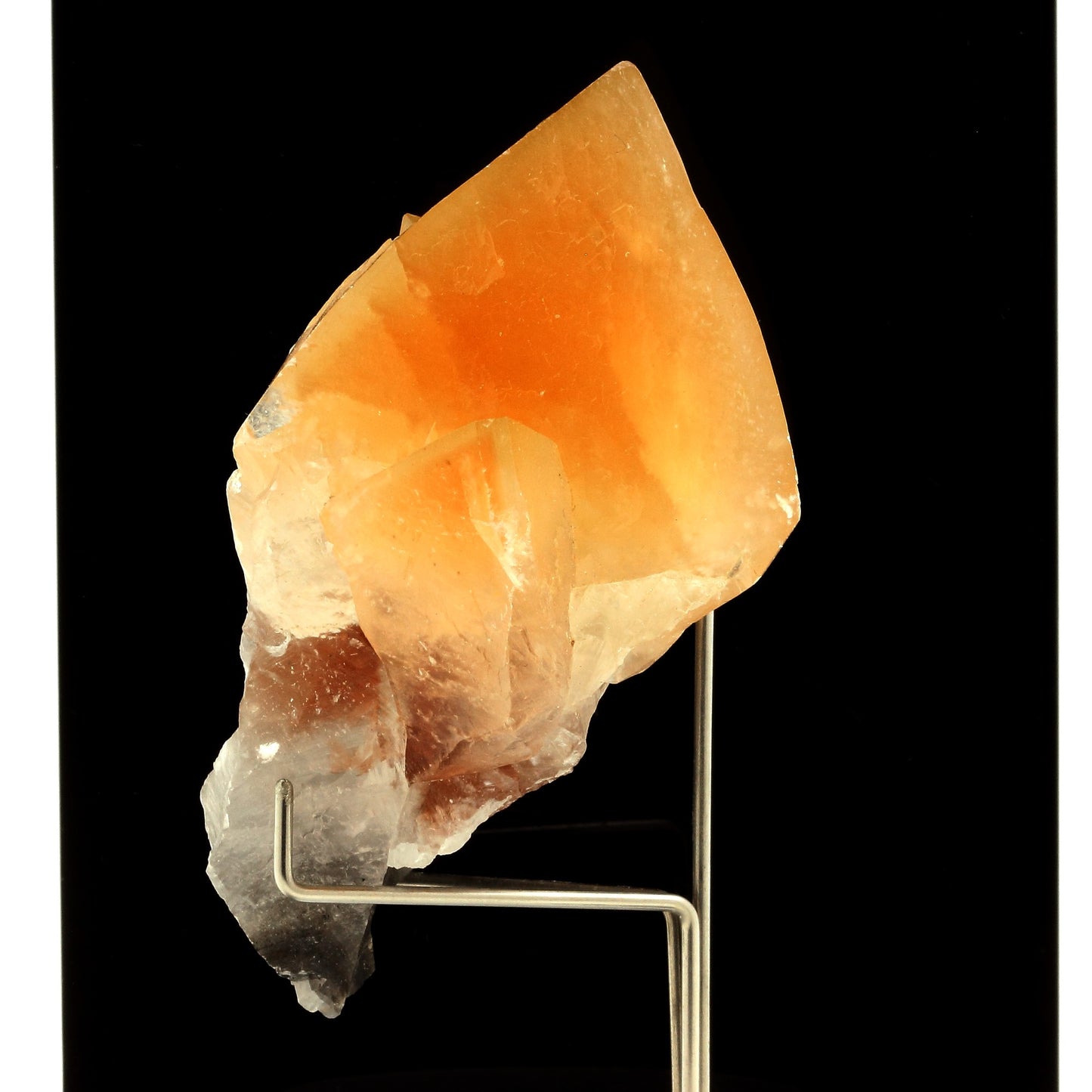Calcite + Hématite. 885.20 carats. Santa Eulalia, Chihuahua, Mexique