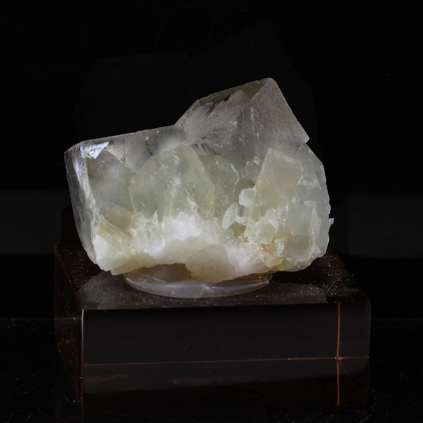 Fluorite. 194.25 carats. l'Avellan Mine, Fréjus, Var, France