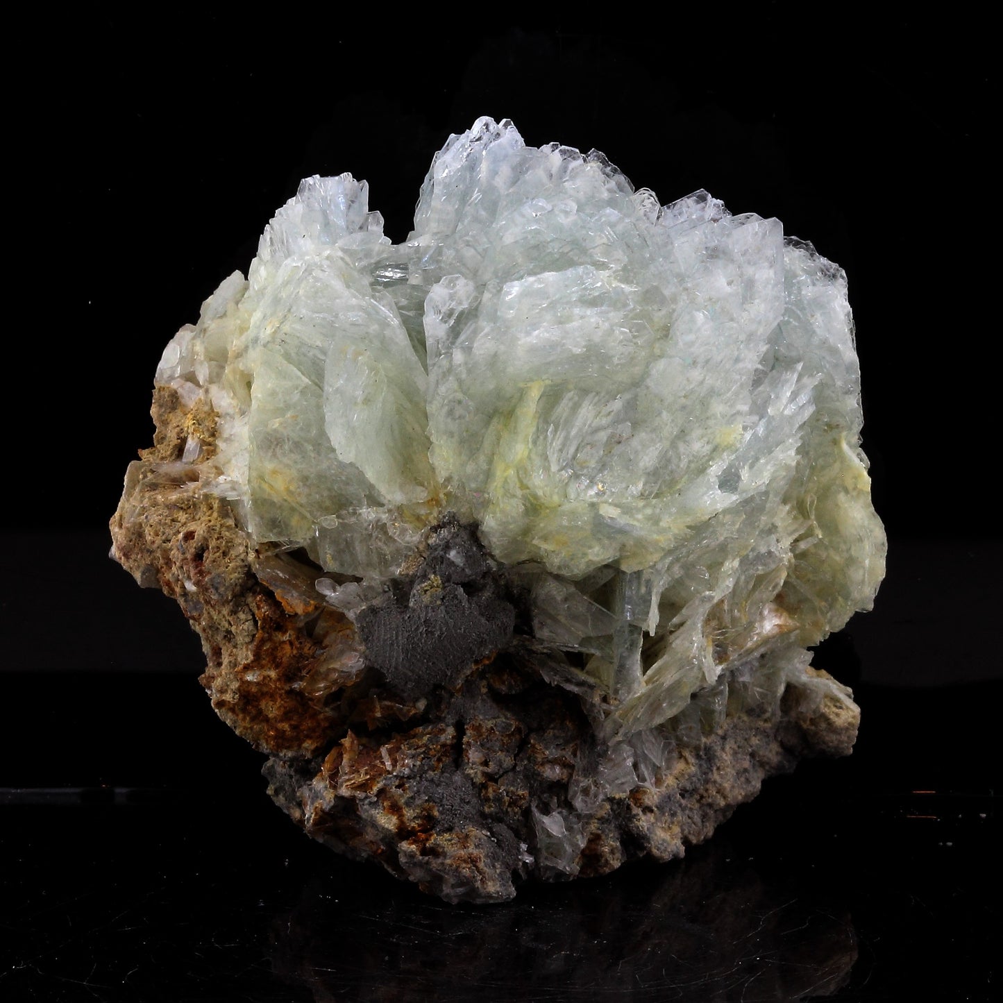 Baryte. 470.50 carats. Le Mas Mine, Soyons, Ardèche, France