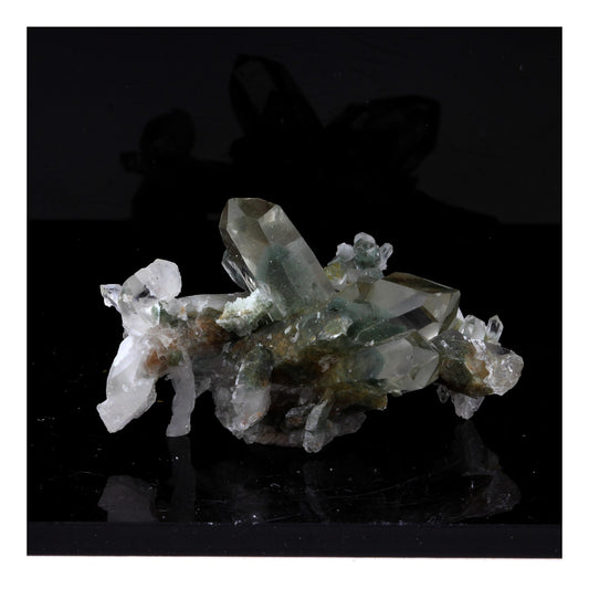 Quartz + Chlorite. 72.0 carats. Rochers de la Curiaz, Savoie, France