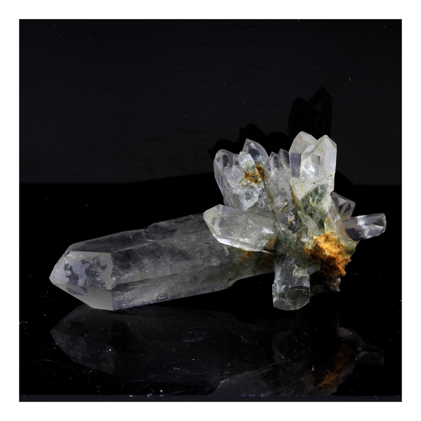 Quartz + Chlorite. 86.0 carats. Rochers de la Curiaz, Savoie, France