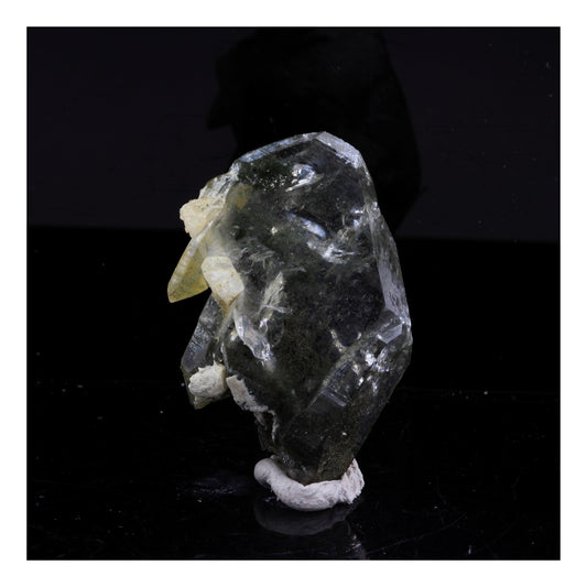 Quartz + Chlorite. 39.0 carats. Les Chapieux, Tarentaise, France