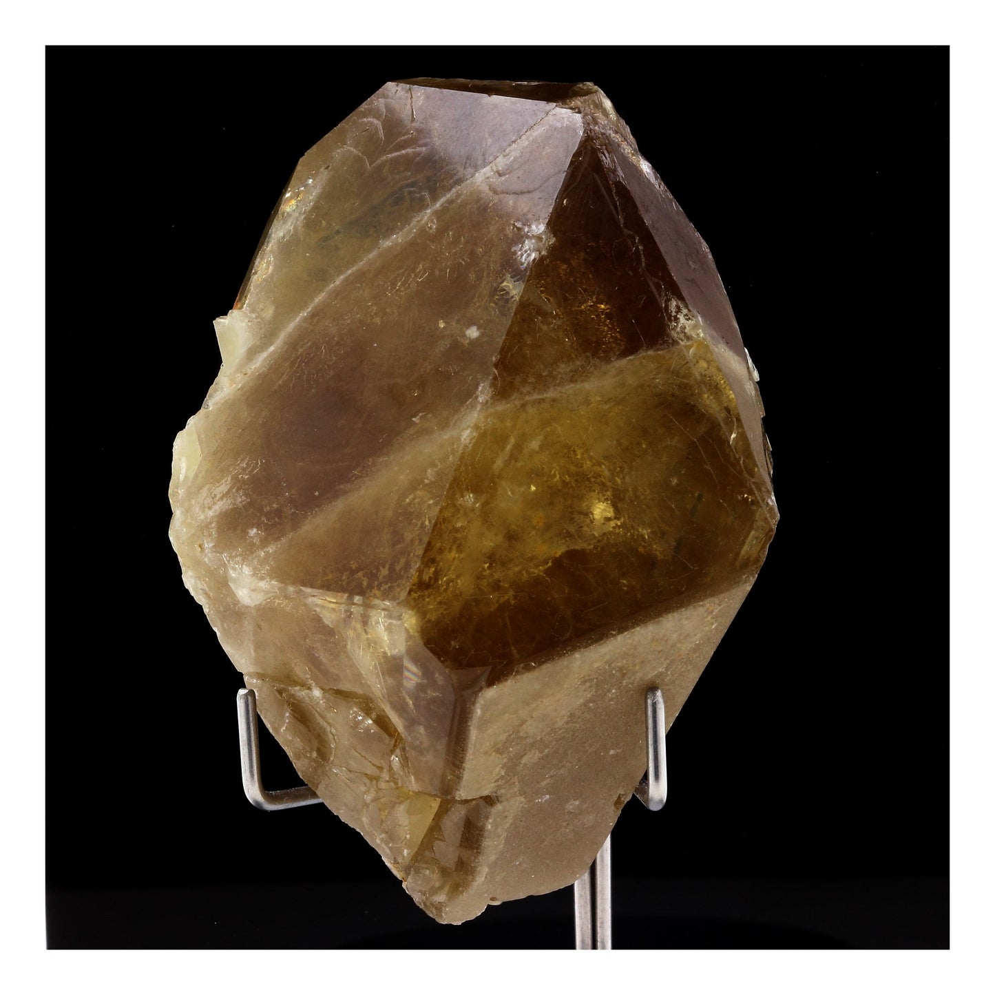 Baryte. 1115.0 carats. Saint-Saturnin, Puy de Dôme, France