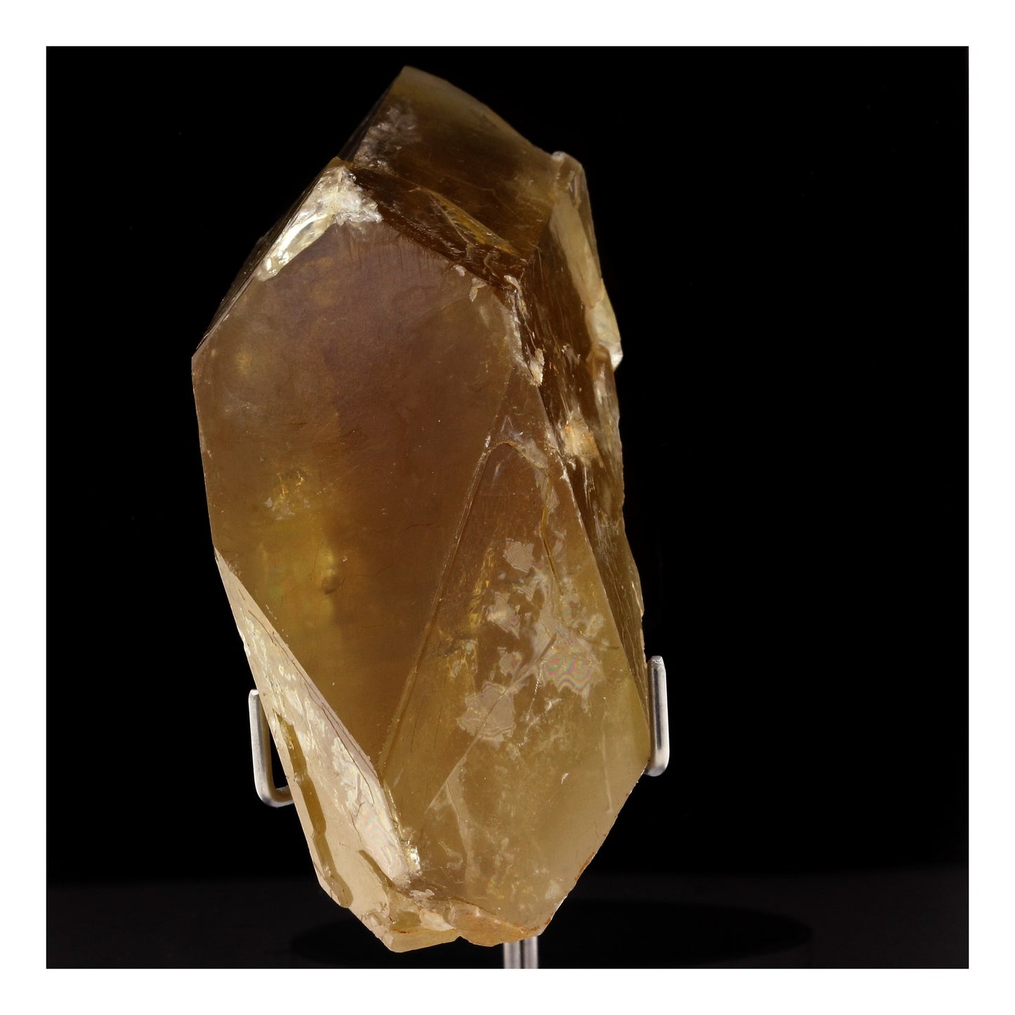 Baryte. 1060.0 carats. Saint-Saturnin, Puy de Dôme, France