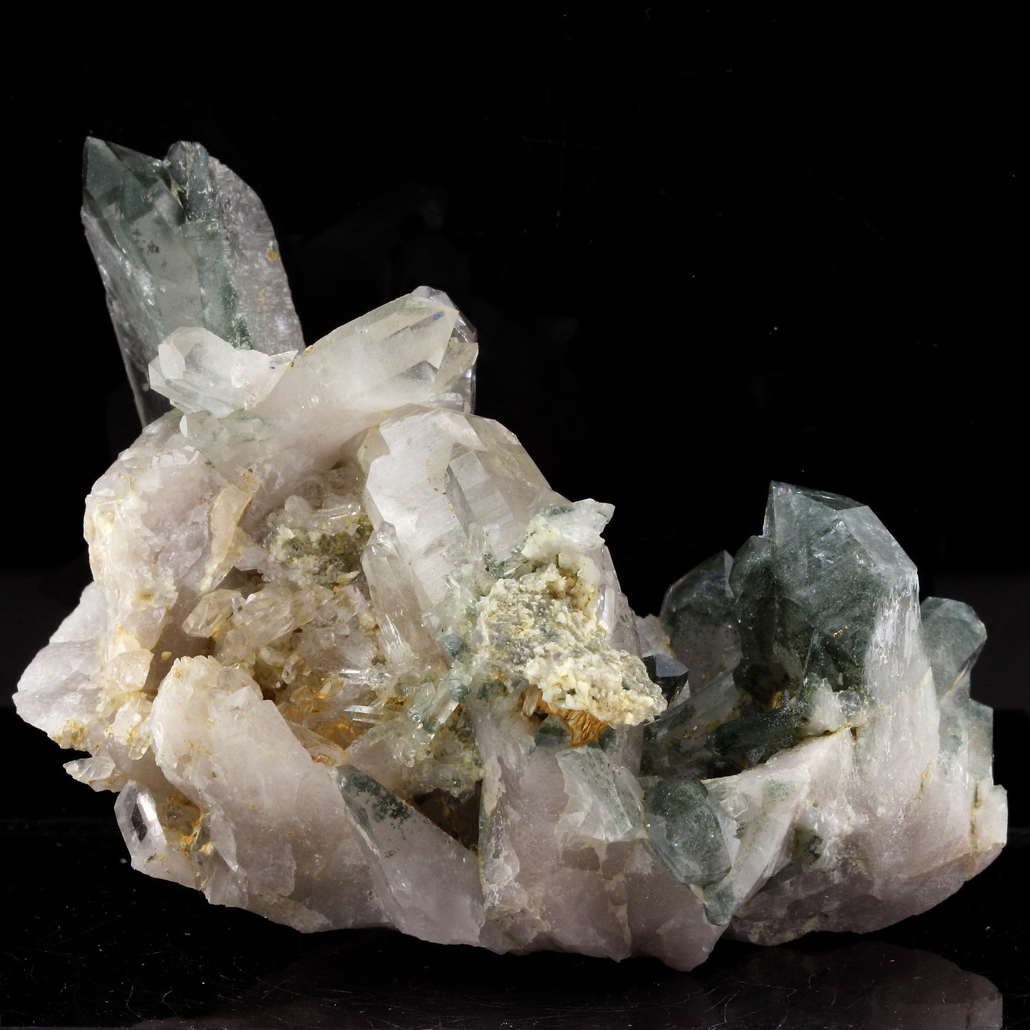 Quartz + Chlorite. 615.0 carats. Les Deux Alpes, Oisans, France