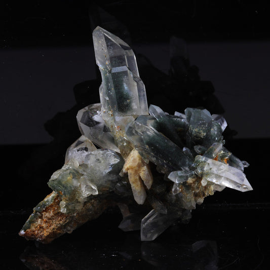 Quartz fantôme + Albite, 118.0 carats, Rochers de la Curiaz, Savoie, France