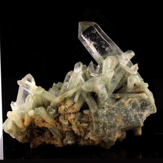 Quartz + Chlorite. 490.0 carats. Clavans, Bourg d'Oisans, France