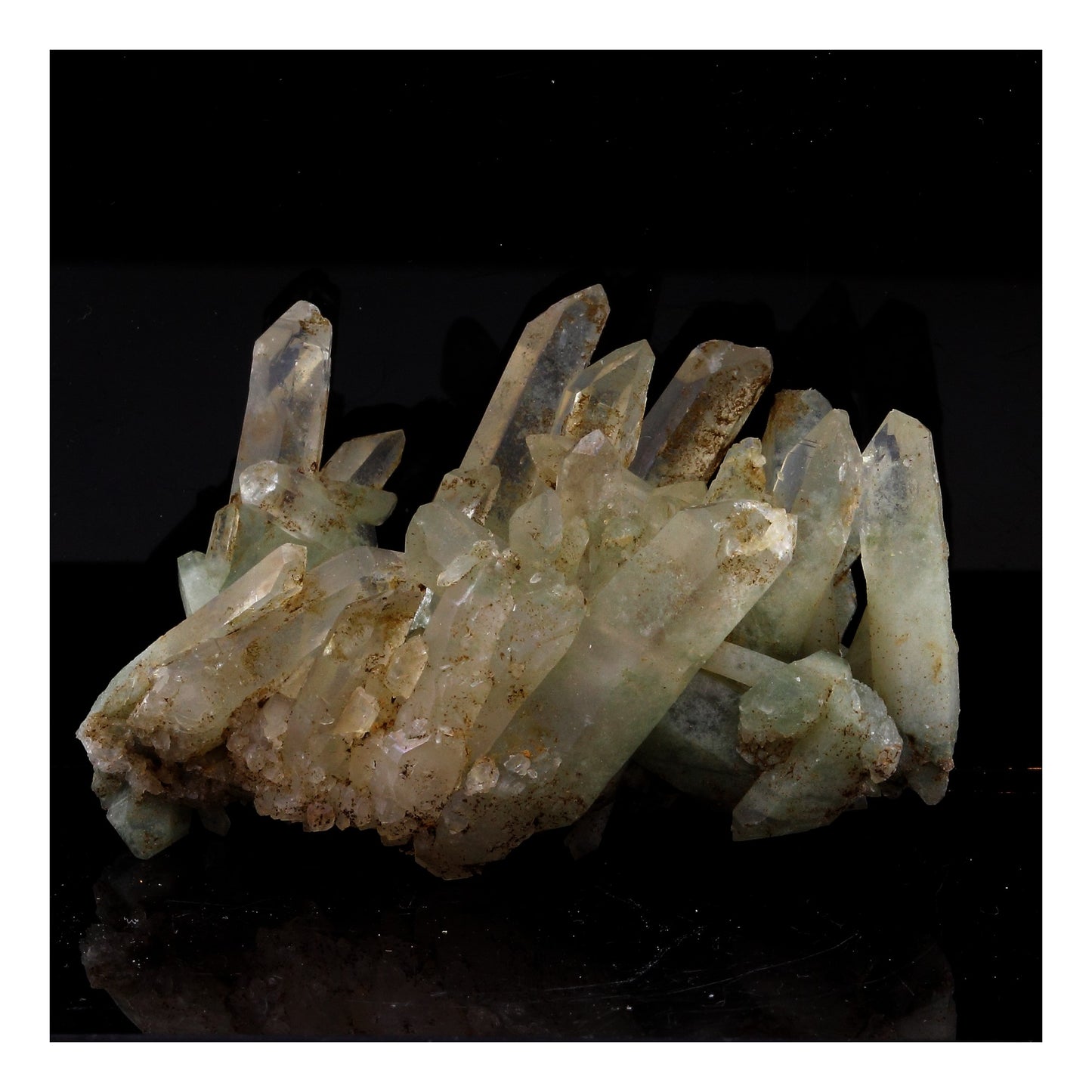 Quartz + Chlorite. 147.0 carats. Clavans, Bourg d'Oisans, France