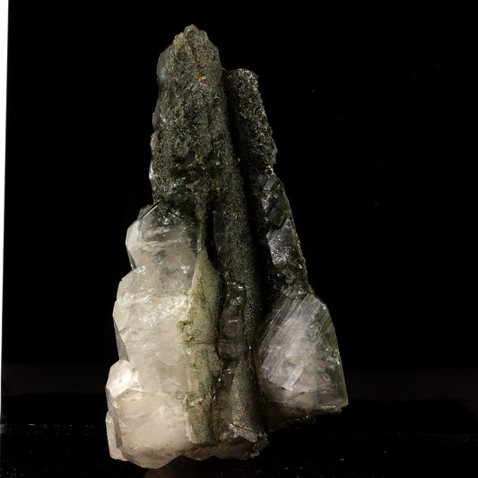 Quartz à ame (faden quartz) + Chlorite. 450.0 carats. Les Chapieux, Tarentaise, France