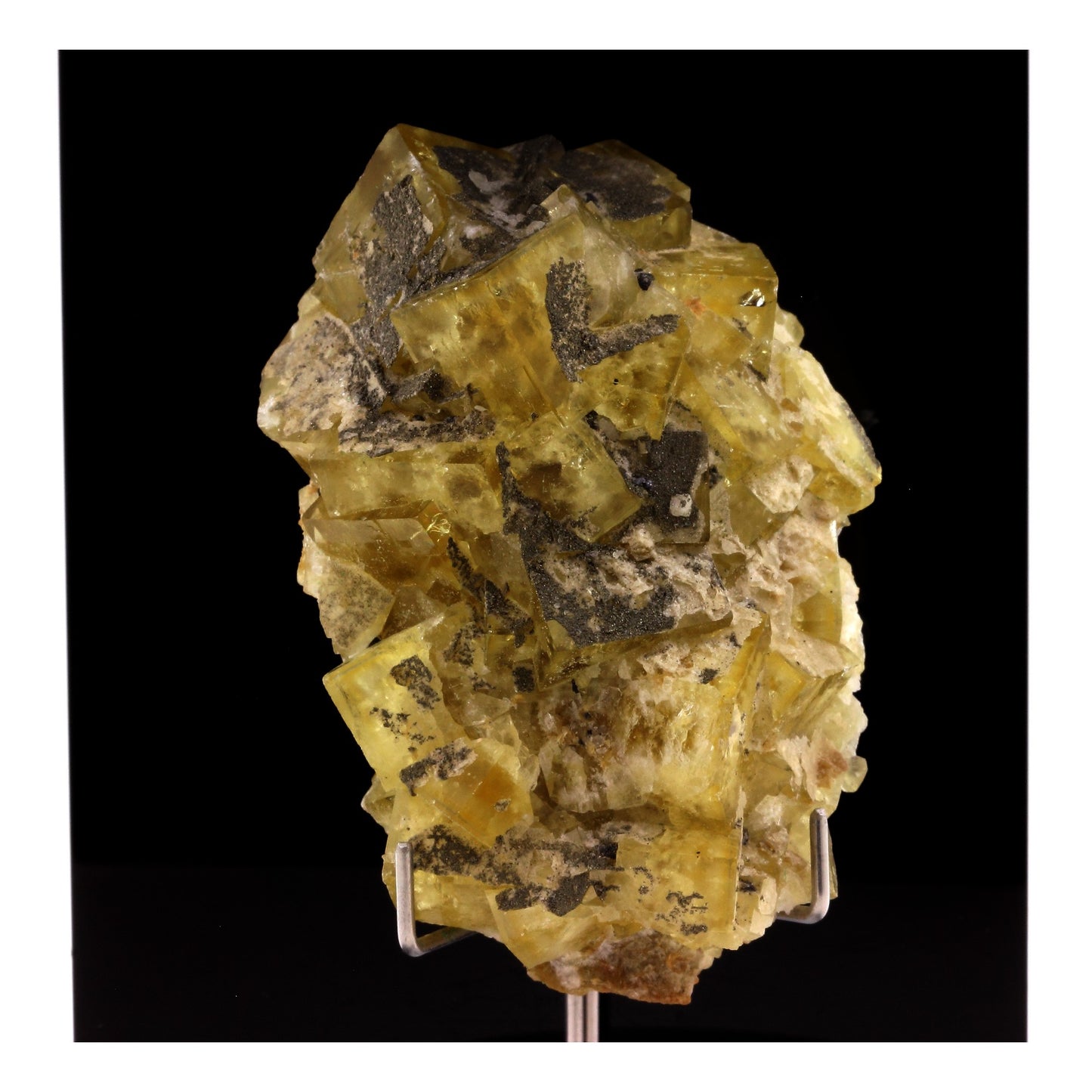 Fluorite. 1094.0 carats. Peyrebrune mine, Tarn, France