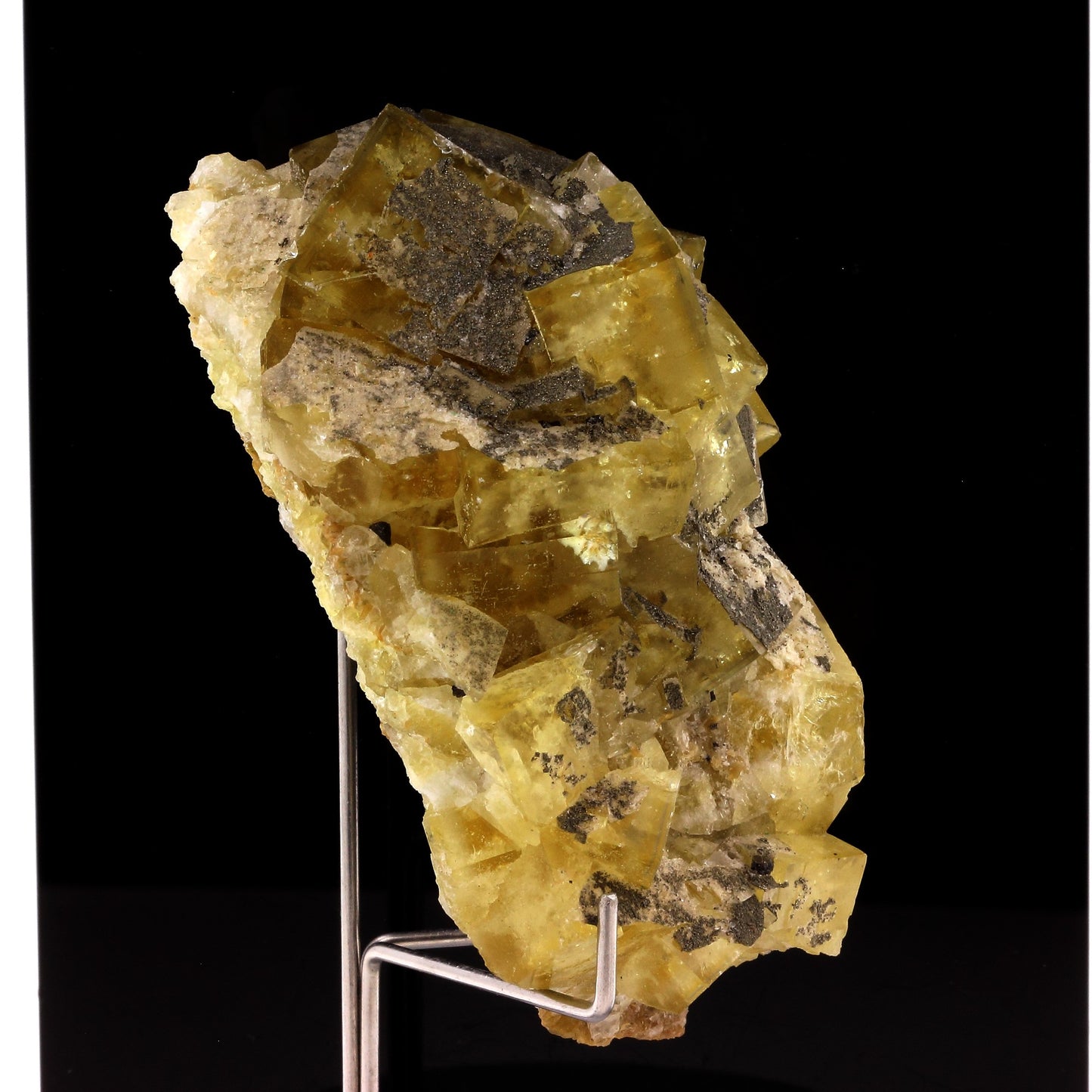 Fluorite. 1094.0 carats. Peyrebrune mine, Tarn, France