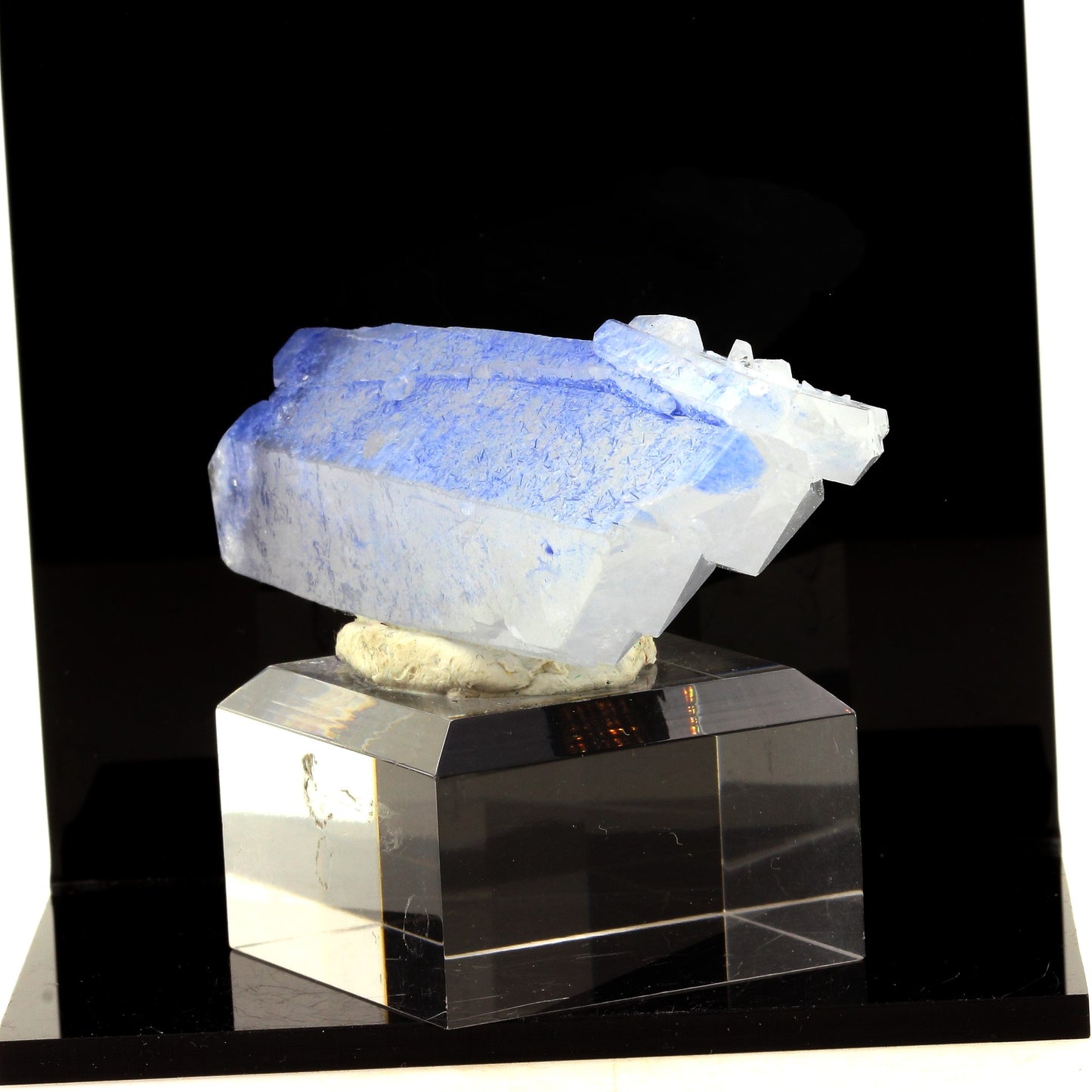 Quartz + Dumortierite, 664.0 carats, Bahia, Brésil