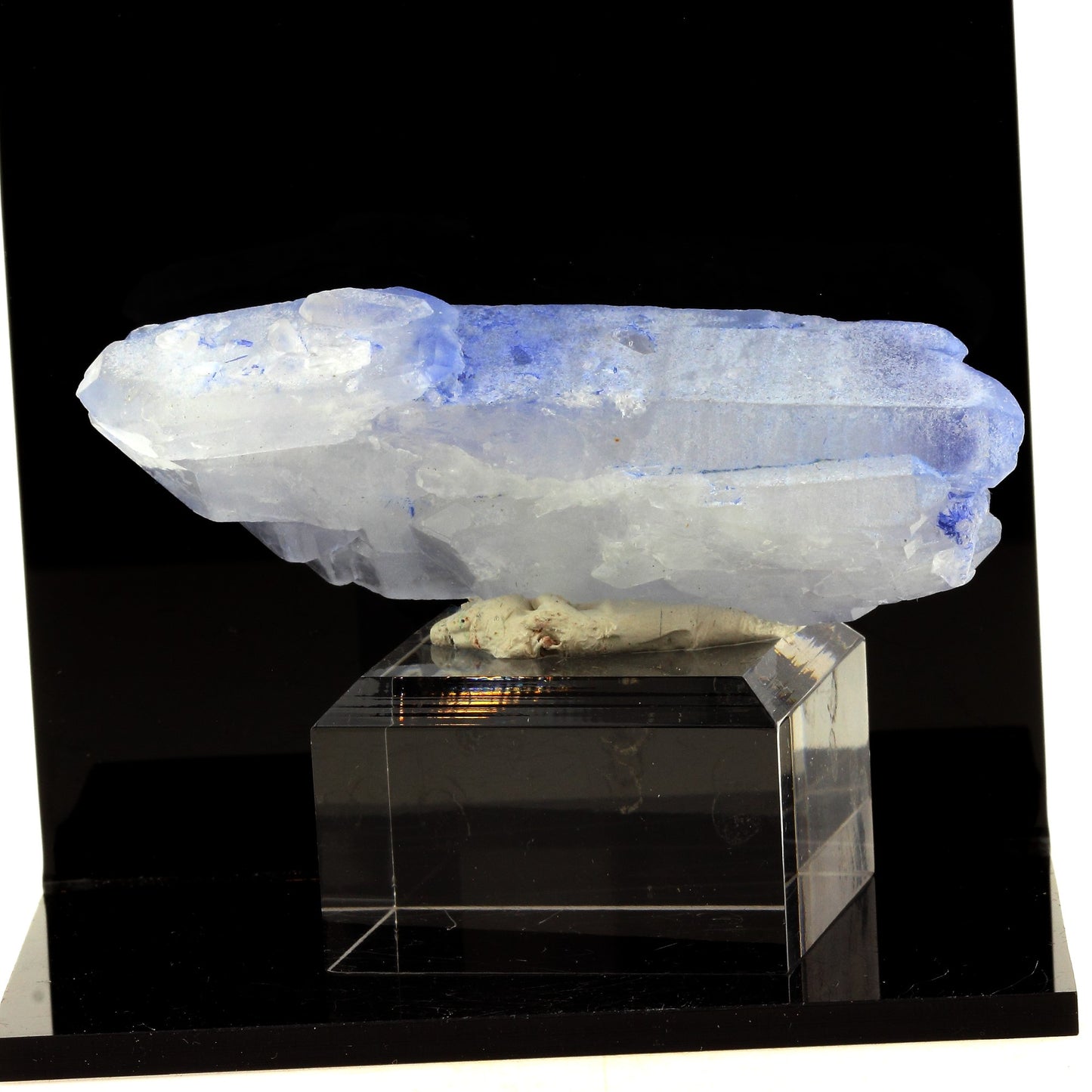 Quartz + Dumortierite, 664.0 carats, Bahia, Brésil