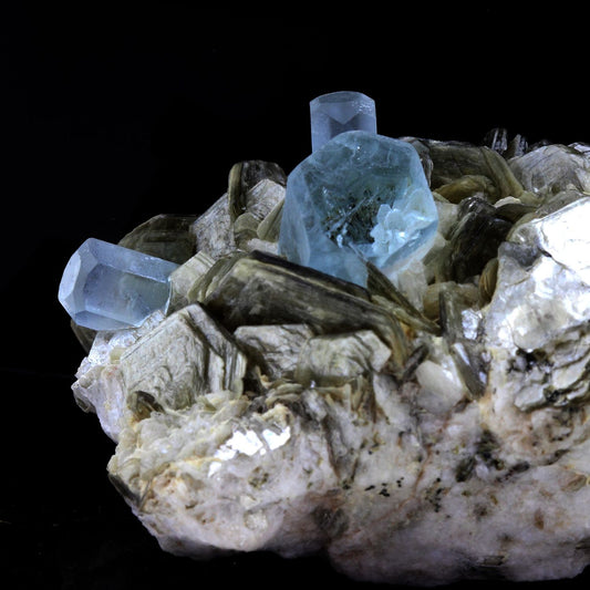 Aigue Marine + Muscovite mineral. 798.0 carats. En provenance de Chumar Bakar, Skardu, Pakistan