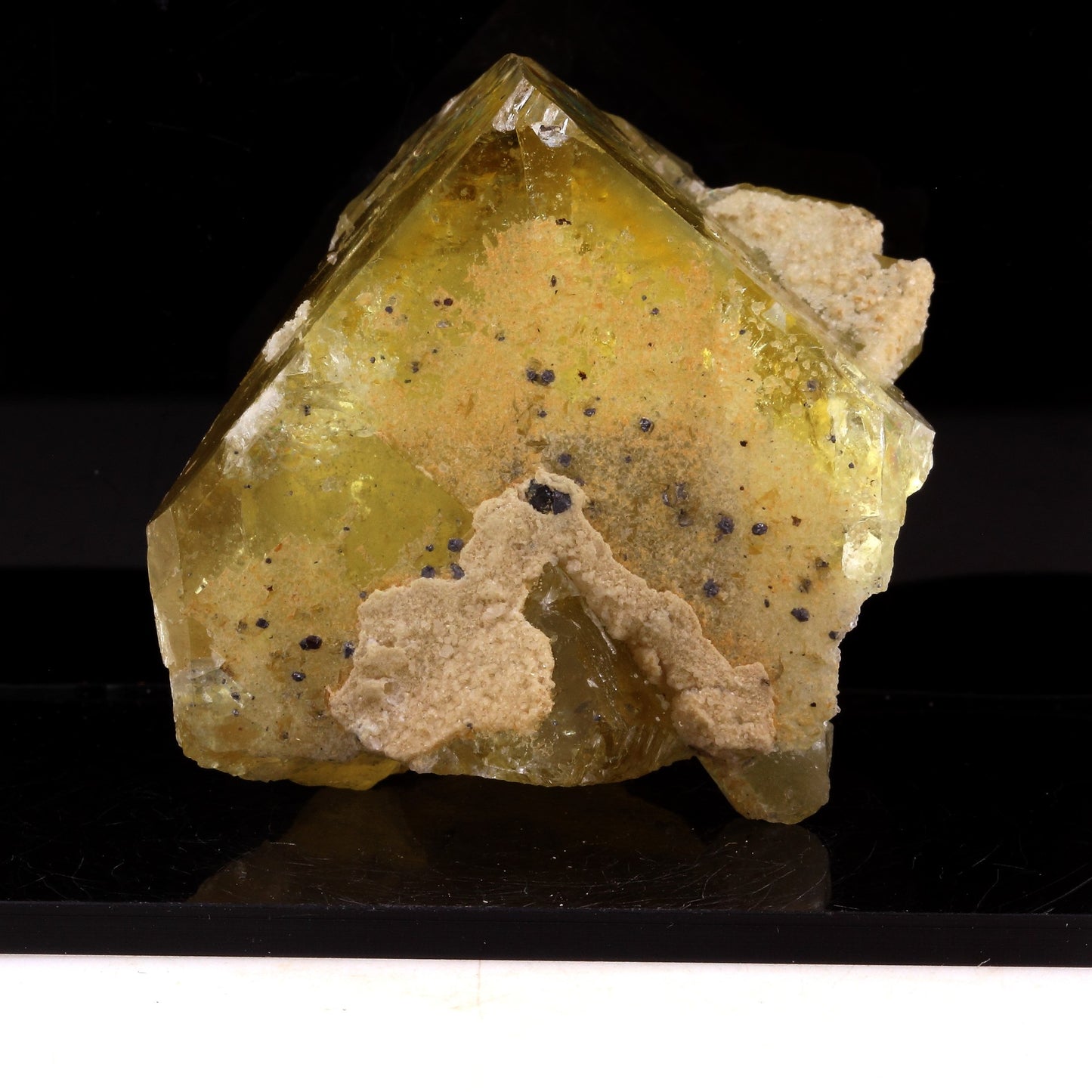 Fluorite. 792.5 carats. Peyrebrune, Tarn, France
