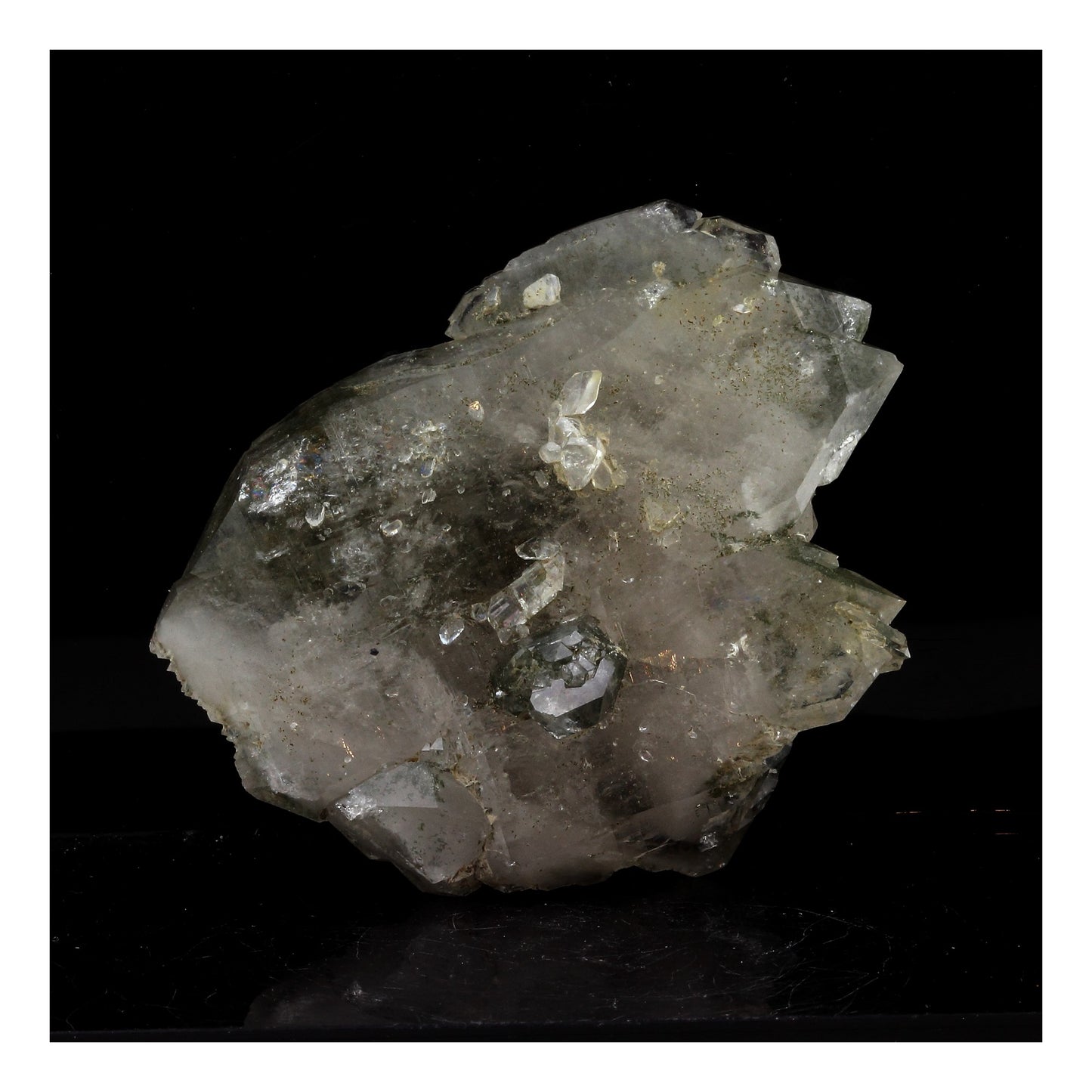 Quartz à âme (faden quartz) + Chlorite + Brookite. 237.0 carats. Les Chapieux, France