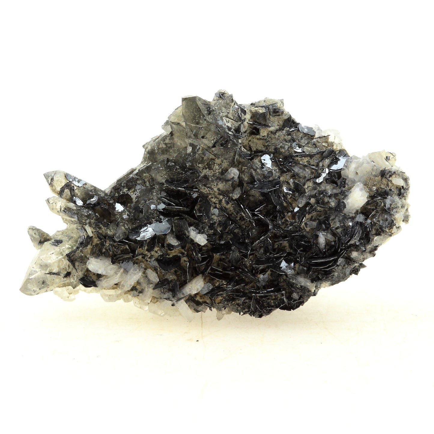 Hematite + Quartz + Albite en provenance de St Christophe en Oisans, France