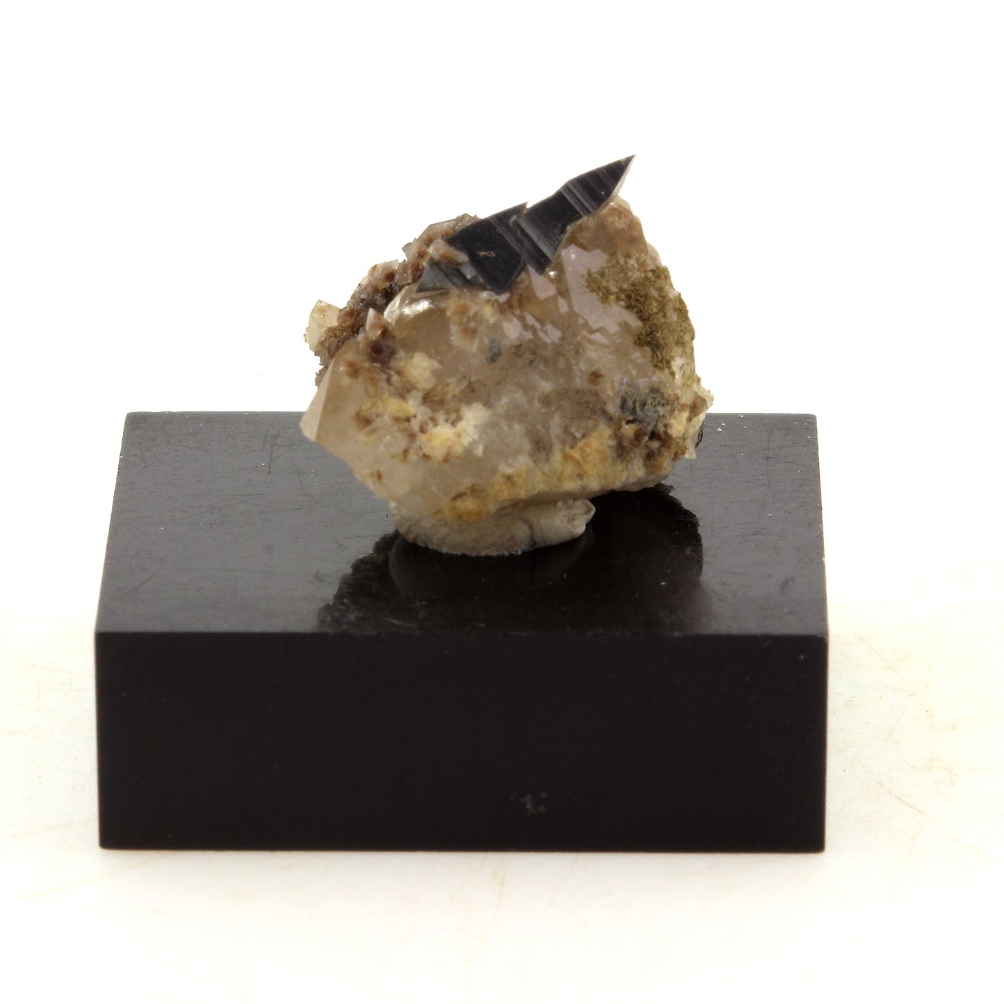 Anatase (11mm) + Quartz. 8.0 carats. La Lauziere, Savoie, France