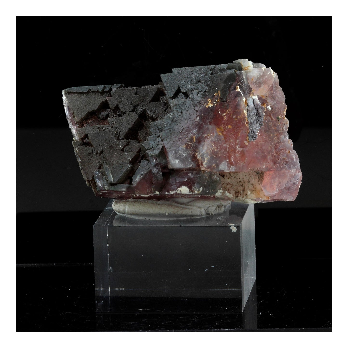 Fluorite. 485.0 carats. Massif du Mont-Blanc (Les Droites), France