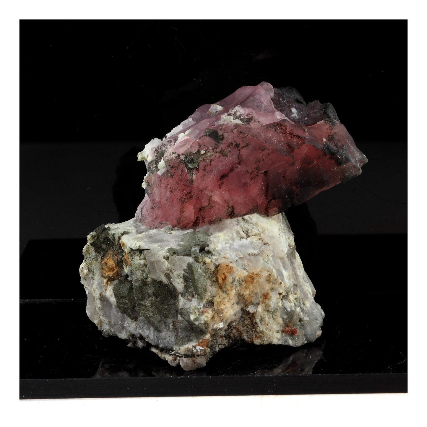Fluorite. 462.0 carats. Massif du Mont-Blanc (Les Droites), France