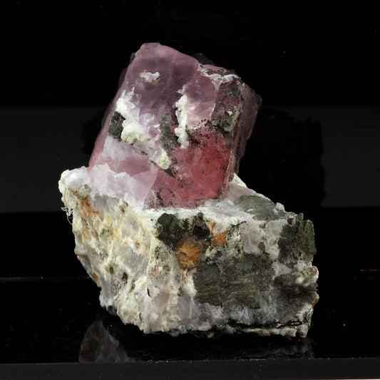 Fluorite. 462.0 carats. Massif du Mont-Blanc (Les Droites), France